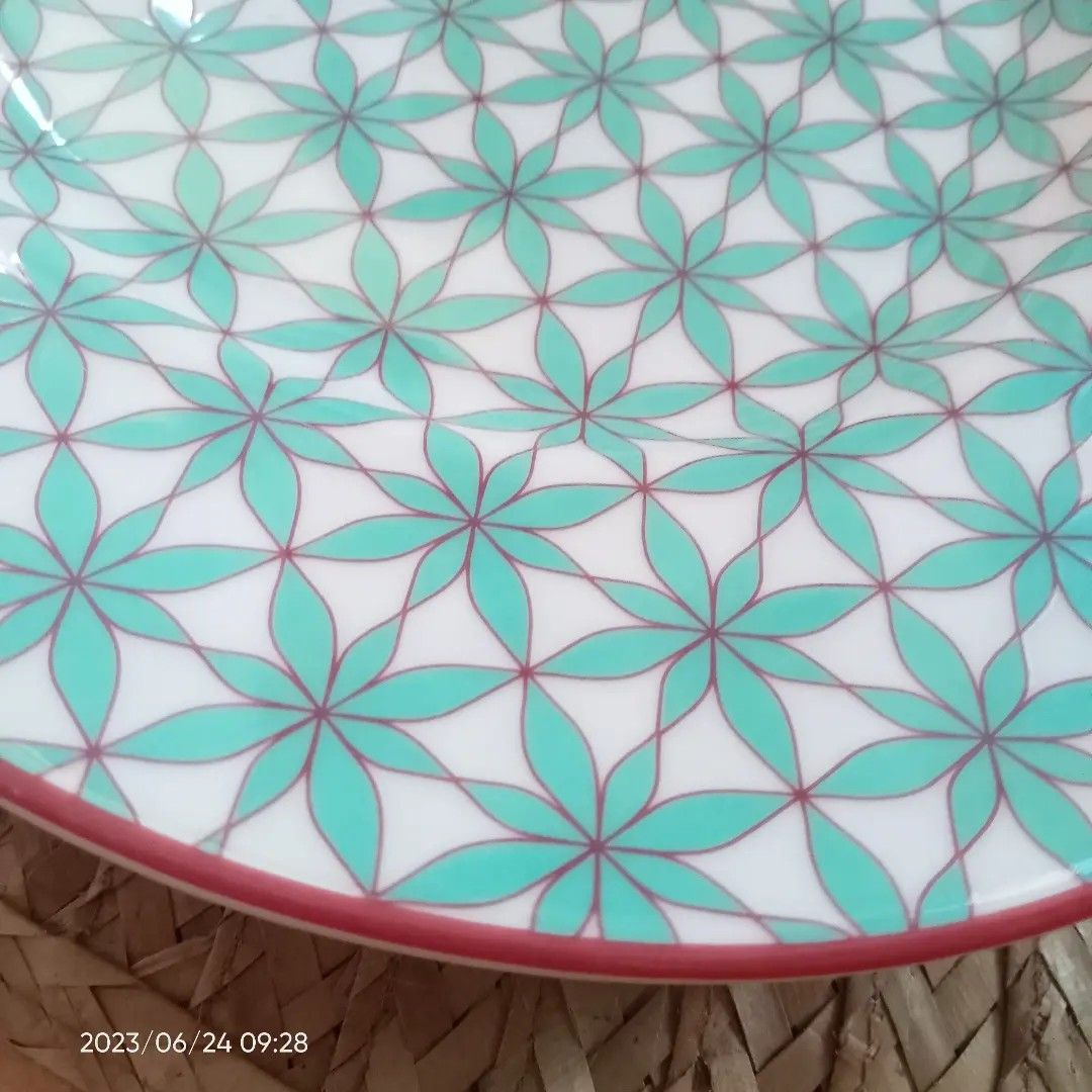 Ikea oval serving plates (Category: Dinnerware & Cutlery) located in Makati City. Submitted by meowmyella (Listing ID 1239150521, Image 3). Description: 🍽️ IKEA oval serving plates (set of 2) 💸Selling at PHP 650 only! ⭕ Brand new 🇦🇪 Purchased in IKEA DUBAI UAE 📏Size: 14" x 10" 🌸Ceramic 🇵🇱 Made in Poland 😜These items are excess in our personal collections (hoarders 🤣) ✈️Shipping via flash express ‼️2 days reservation only, NO CANCELLATIO
