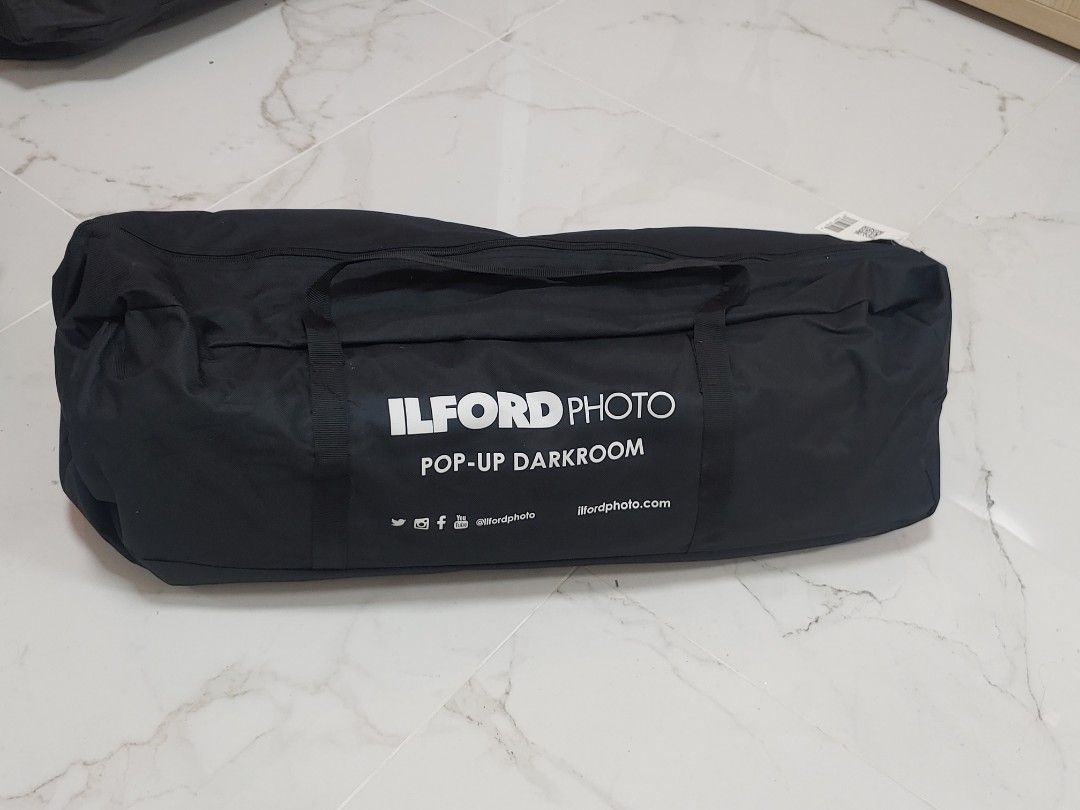 Ilford Popup darkroom!, 攝影器材, 攝影配件, 其他攝影配件 Carousell