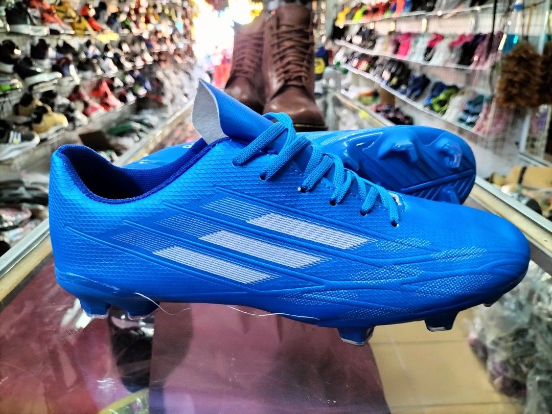 Kasut Bola Adidas lightweight