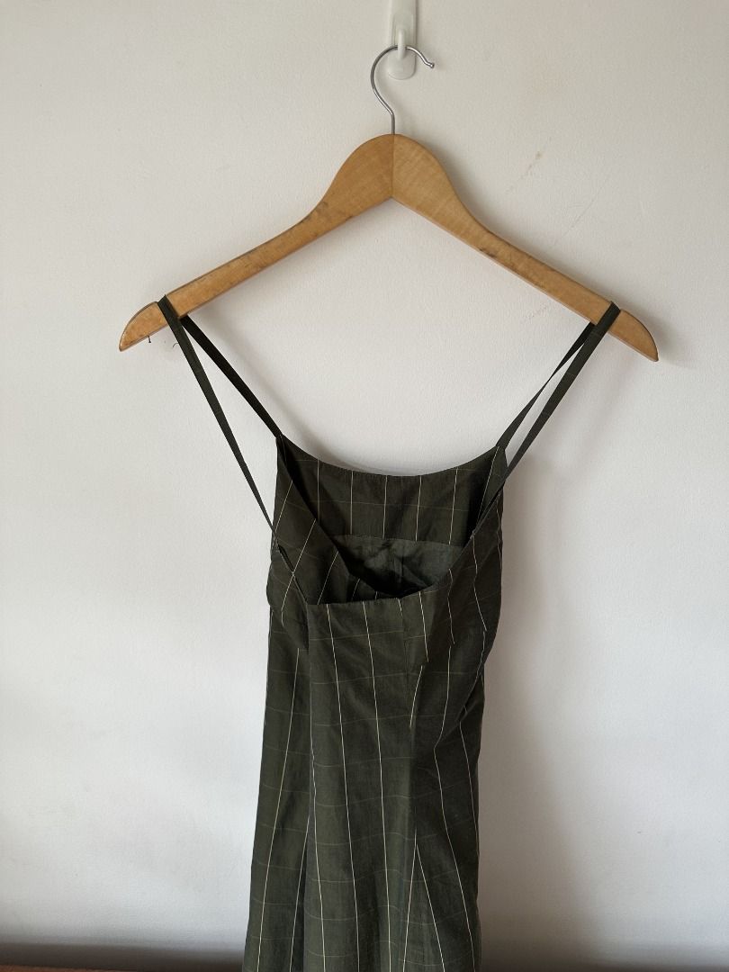 Kostüm V Mexx Shift Dress (Category: Dresses) located in Manila. Submitted by ia____ (Listing ID 1239218335, Image 2). Description: - RFS: Decluttering also realized that this dress doesn’t fit me anymore :( - ₱950 + SF - Bought it from Tropa Store’s website - Fits XS-S - MOP: Bank transfer (Unionbank) or Gcash - Delivery courier thru Grab or Lalamove c/o buyer (around Metro Manila only).