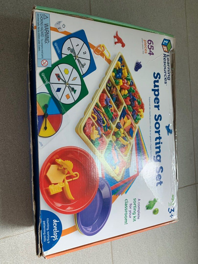 Learning Resources Super Sorting Set （分類：嬰兒玩具）位於 Hong Kong。 由 tahking 提交（商品編號 1239234982，圖片 1）。簡介： 清屋：只限7月21日前車公廟站面交，或順豐到付。7月21日之後會捐出去。 Box broken, may missed some counting objects but the following are not missing: - 3 x Spinners - 1 x Number cube - 6 x Sorting Bowls - 1 x Sorting tray - 11 x Double-sided activity card Details refer to below link: https://www.learningresources.com/item-super-sorting-set 。