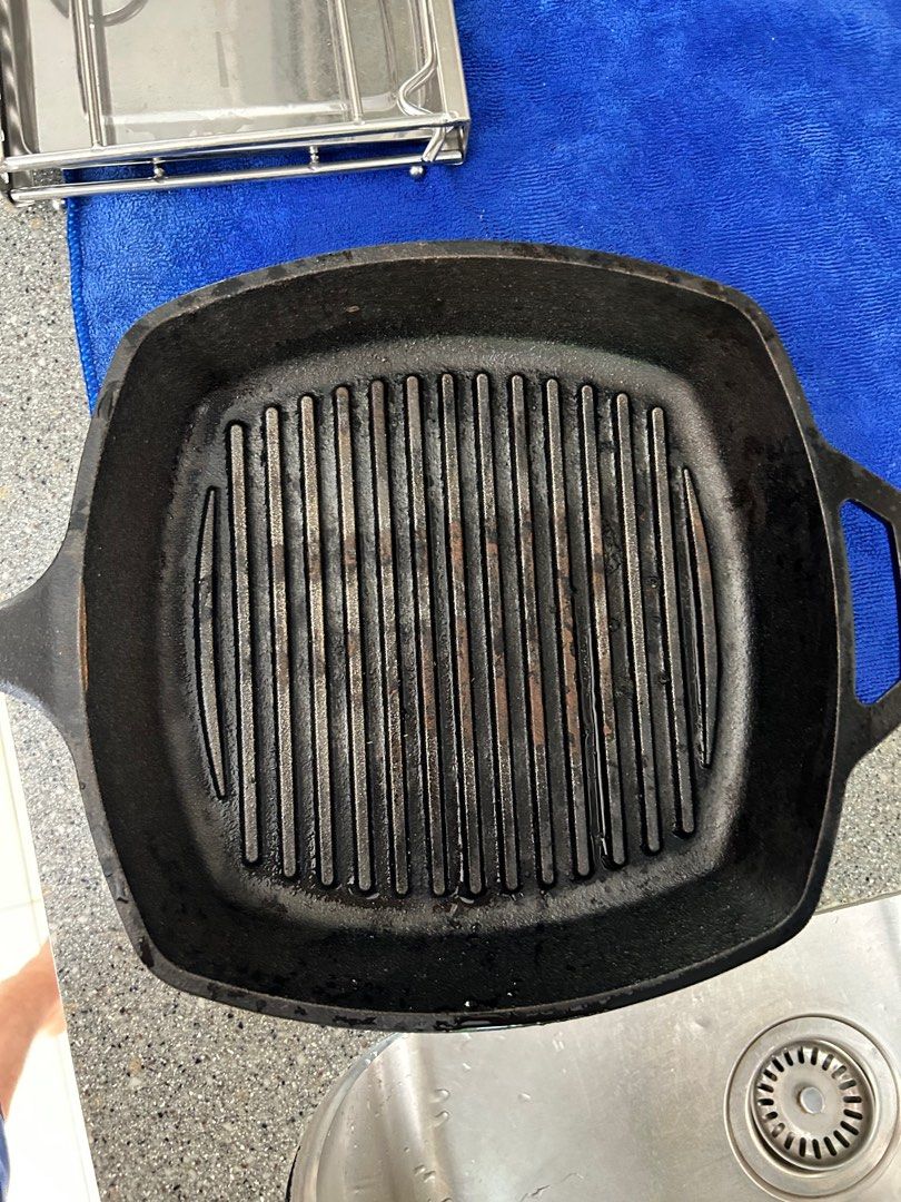 Lodge cast iron grill, Furniture & Home Living, Kitchenware & Tableware