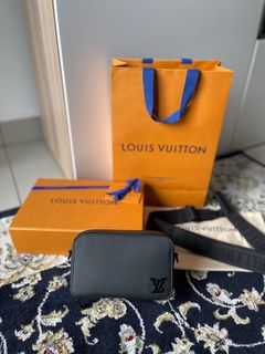 Alpha Wearable Wallet - Luxury LV Aerogram Black