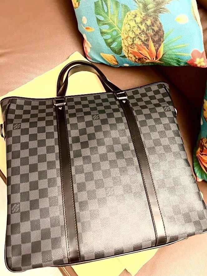 Louis Vuitton Damier Graphite Canvas Tadao GM Tote Bag, Luxury, Bags &  Wallets on Carousell