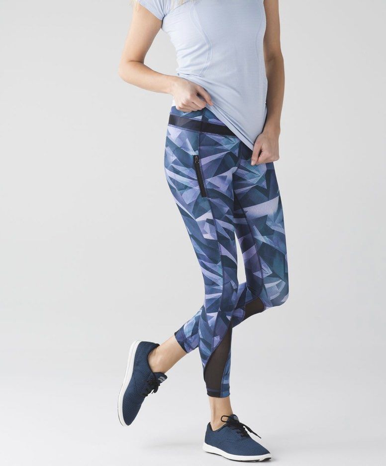 Lululemon Free To Flow 7/8 Tight - Blue Tied / White - lulu fanatics