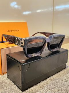 Louis Vuitton 1.1 Evidence Metal Square Sunglasses Gold Metal. Size U