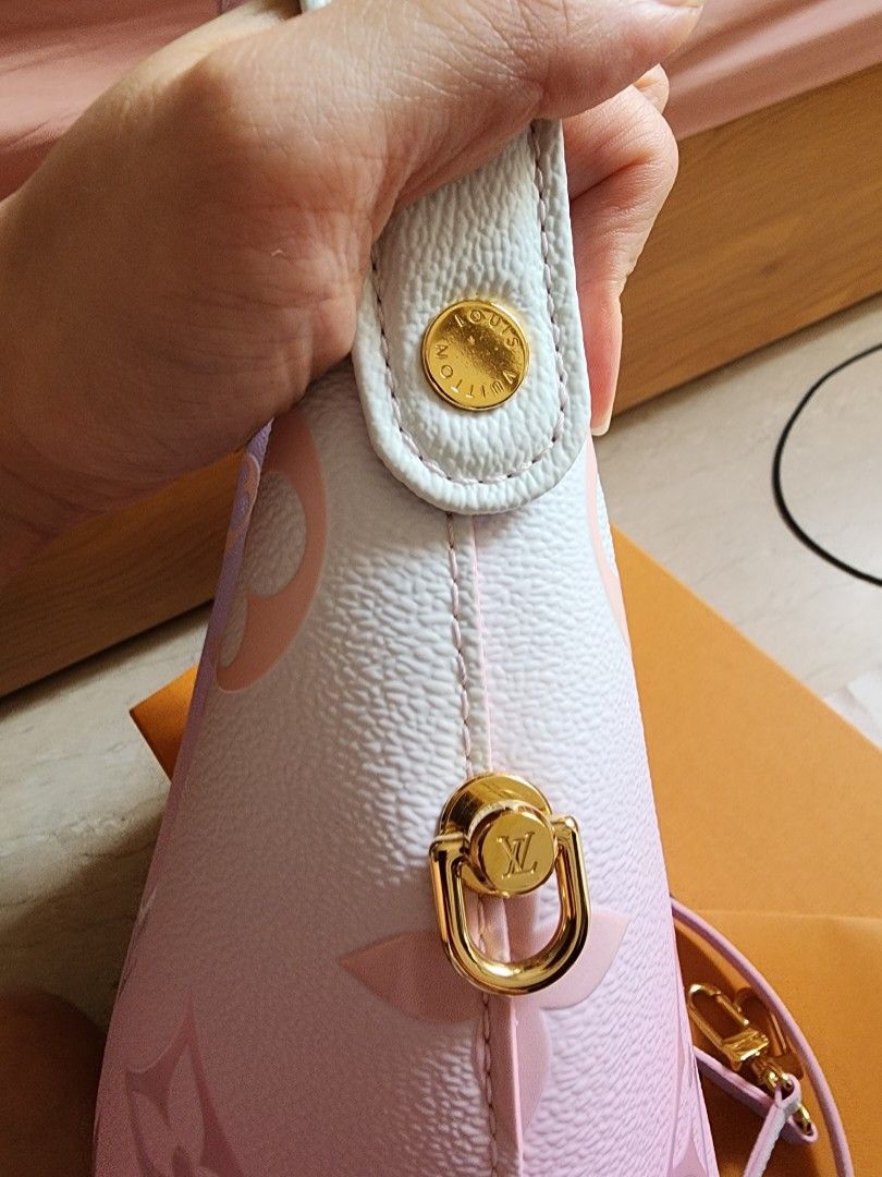 CUTEST LV BAG EVER?! 😮 Marshmallow Louis Vuitton Bag in Sunrise Pastel  2022 Review 