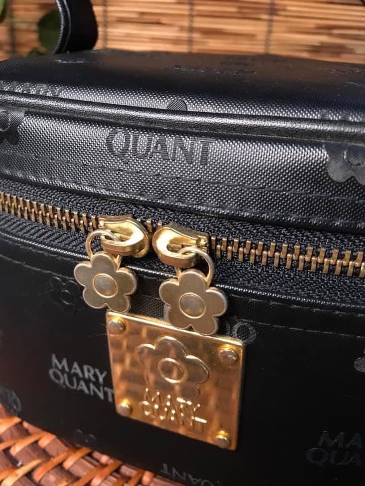 MARY QUANT Vanity Bag (Category: Luxury Bags & Wallets) located in Quezon City. Submitted by whatsinmyclosett (Listing ID 1239241949, Image 2). Description: MARY QUANT Vanity bag ☑️item in Japan ☑️branded ☑️Original ☑️leather Ganda ng Leather ☑️very good condition ☑️19X 12Cm ☑️manage your expectations this is second hand / Vintage item Hindi ka binibili ng brand new Mahal Ang brand na yan sa Japan ah. 😂😂😂 BAWAL NA BAWAL SA MAARTE.. 🔴NO RETURN