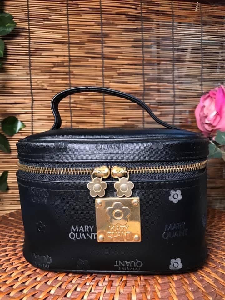 MARY QUANT Vanity Bag (Category: Luxury Bags & Wallets) located in Quezon City. Submitted by whatsinmyclosett (Listing ID 1239241949, Image 3). Description: MARY QUANT Vanity bag ☑️item in Japan ☑️branded ☑️Original ☑️leather Ganda ng Leather ☑️very good condition ☑️19X 12Cm ☑️manage your expectations this is second hand / Vintage item Hindi ka binibili ng brand new Mahal Ang brand na yan sa Japan ah. 😂😂😂 BAWAL NA BAWAL SA MAARTE.. 🔴NO RETURN
