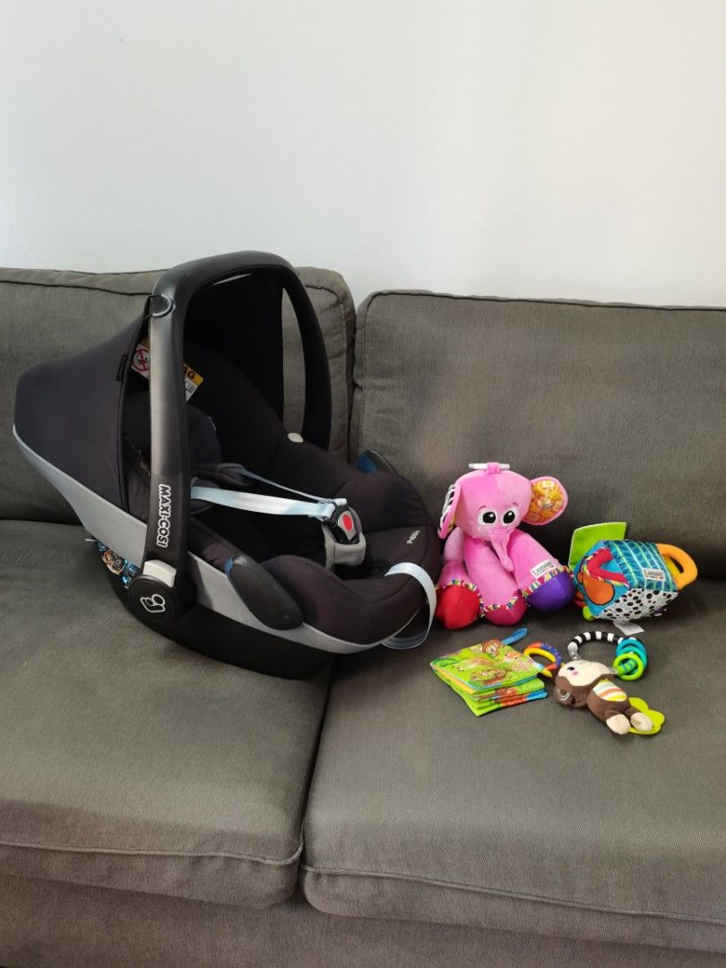 Maxicosi pebble free toys