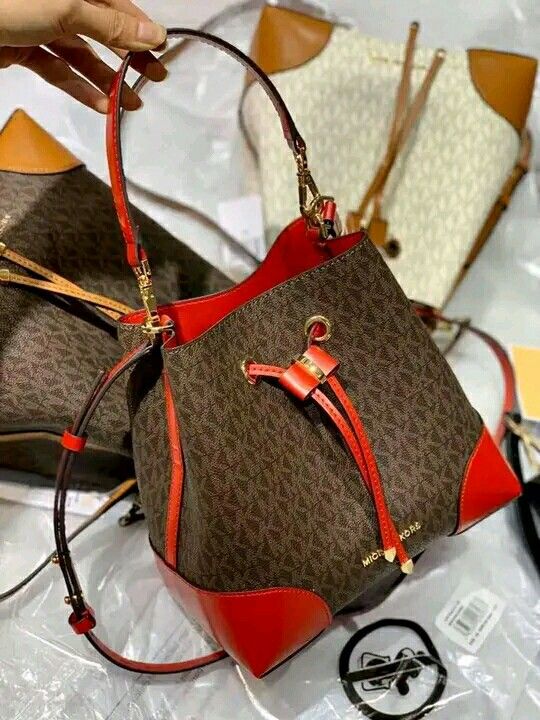 Michael Kors Mercer Gallery Medium Convertible Bucket Shoulder Bag on