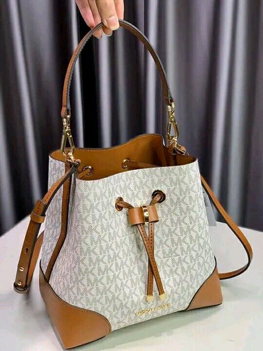 Mercer gallery medium shop bucket shoulder bag