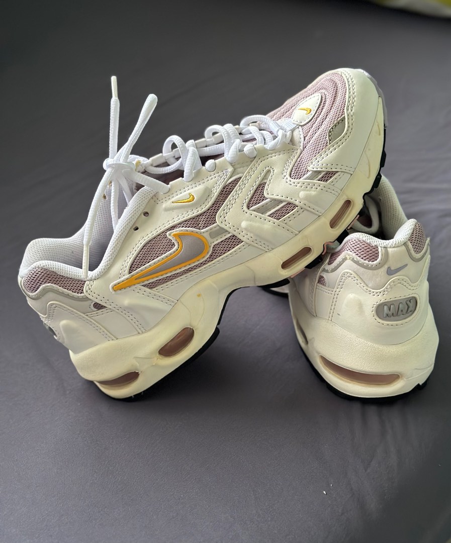 NIKE AIR MAX 96 II COVERED IN LIGHT PURPLE Women s