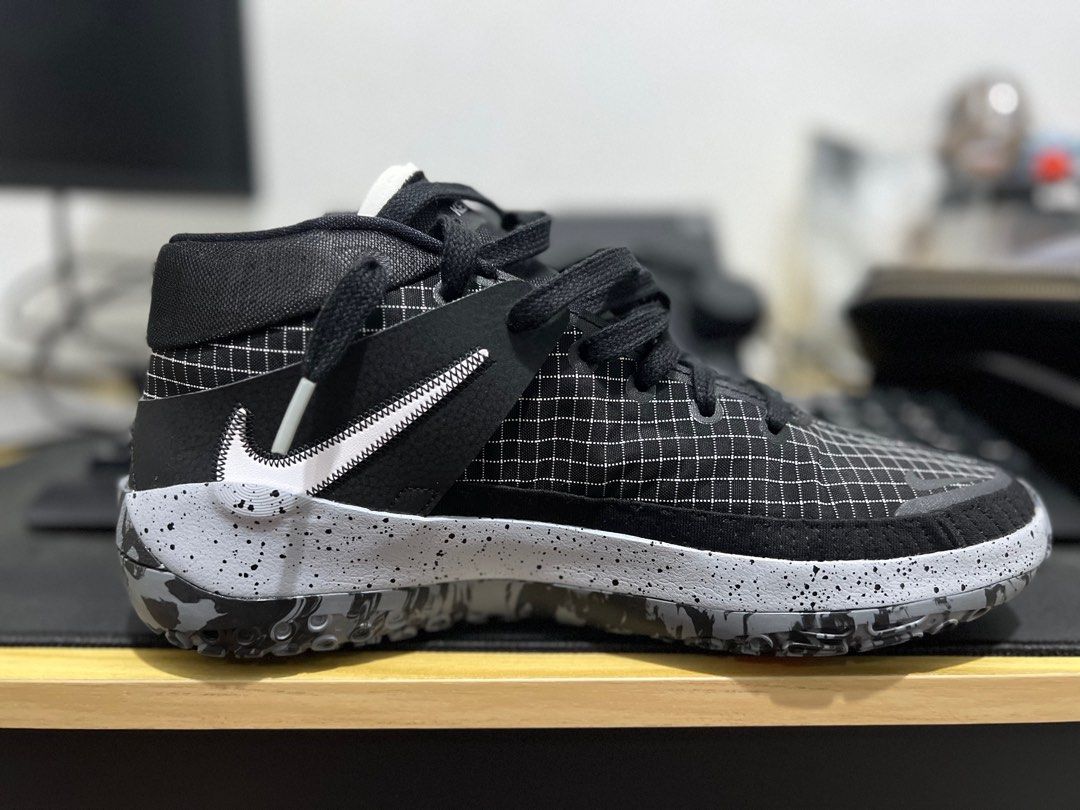 white pink yellow air max 270