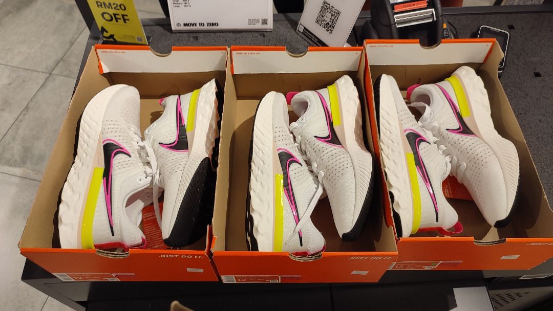 React fly clearance