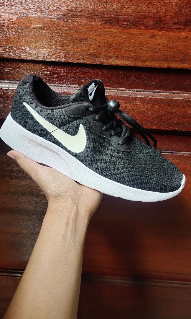 Nike Tanjun size 40 insole 25cm Fesyen Pria Sepatu Sneakers di