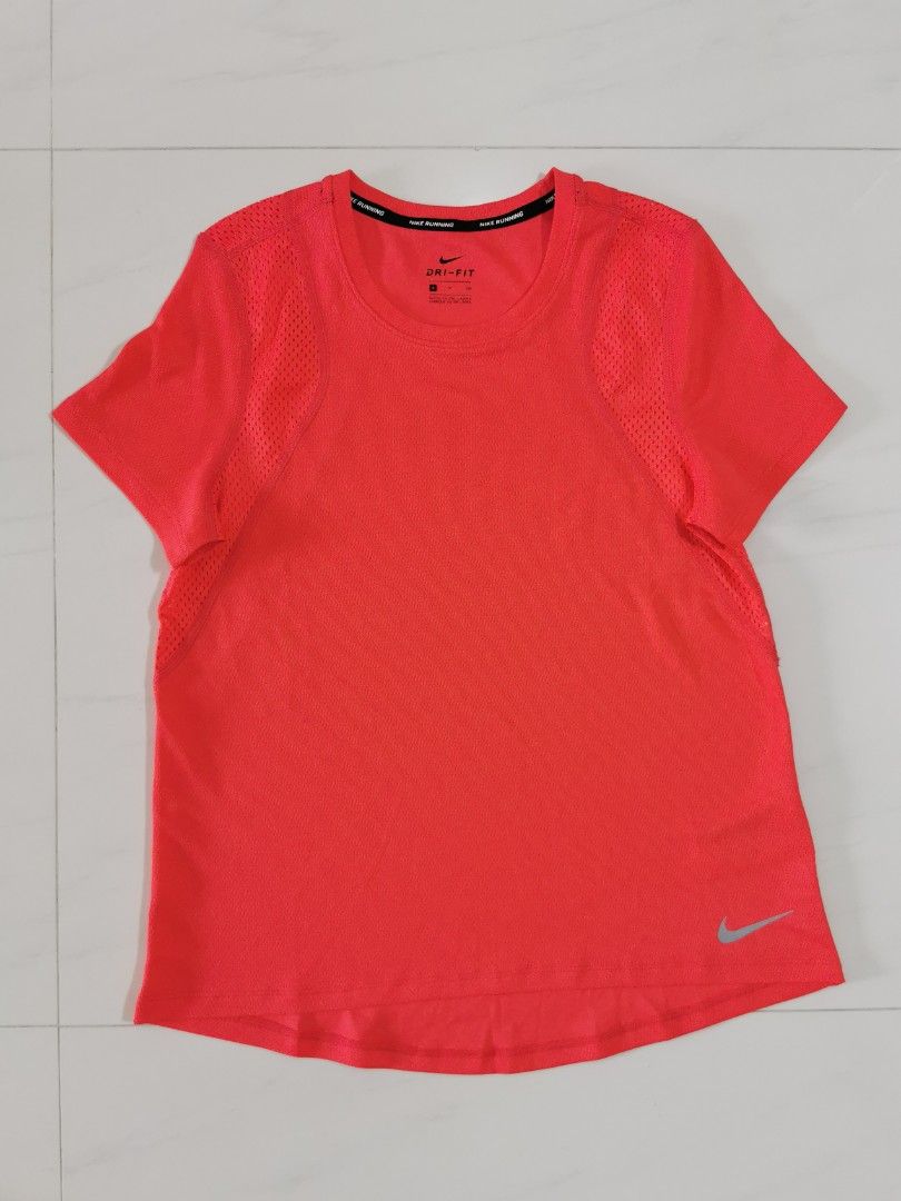 Red nike hotsell running top