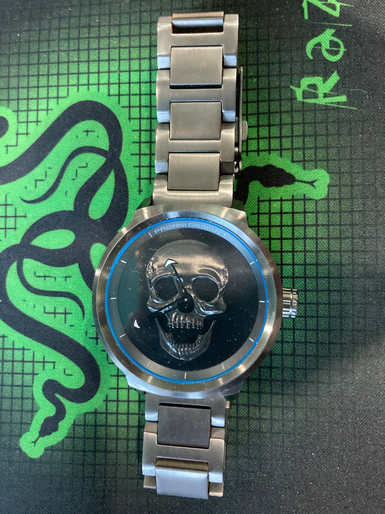 Watch with skull discount design