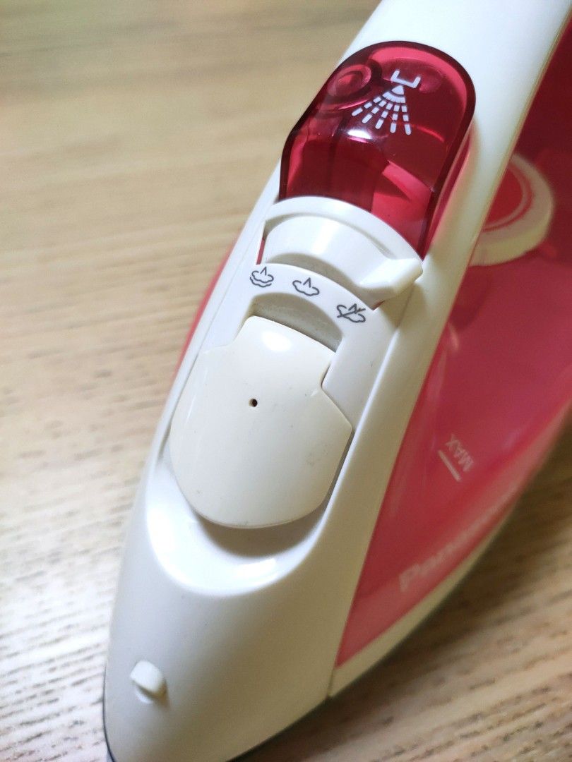 Panasonic steam iron, TV & Home Appliances, Irons & Steamers on Carousell