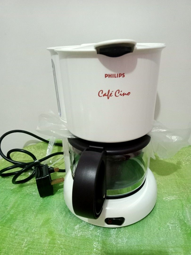 Philips Cafe Cino Coffe Maker (Category: Coffee Machines & Makers) located in Quezon City. Submitted by mhoniqvela04 (Listing ID 1239235430, Image 1). Description: PHILIPS CAFE CINO COFFEE MAKER☕☕ Market price: 3,629 pesos Selling for only 1,200 pesos Brandnew and 100% working✅ No issue✅ No box✅ Color:White Dimensions (L x W x H) 21*17.5 *24 mm Weight appliance: 1.1 kg Technical specifications Power: 750 W Capacity : 0.625/4-6 Litres / cups Brewi