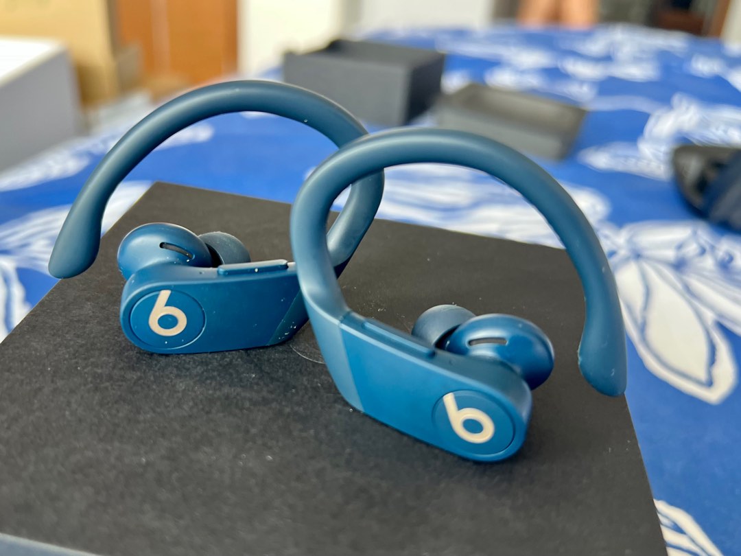 Powerbeats Pro Navy Wireless Headphones and Charging Case, Audio, Headphones & Headsets on Carousell