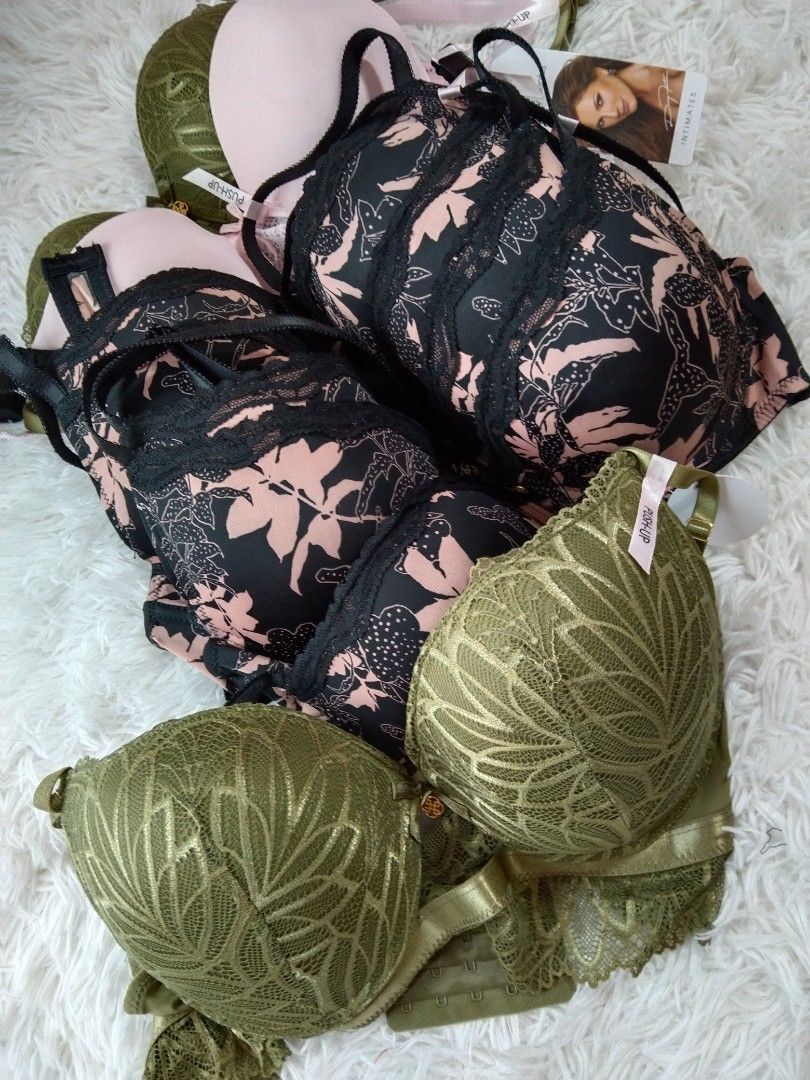 Daisy Fuentes wireless bra - 38C, Women's Fashion, New Undergarments &  Loungewear on Carousell