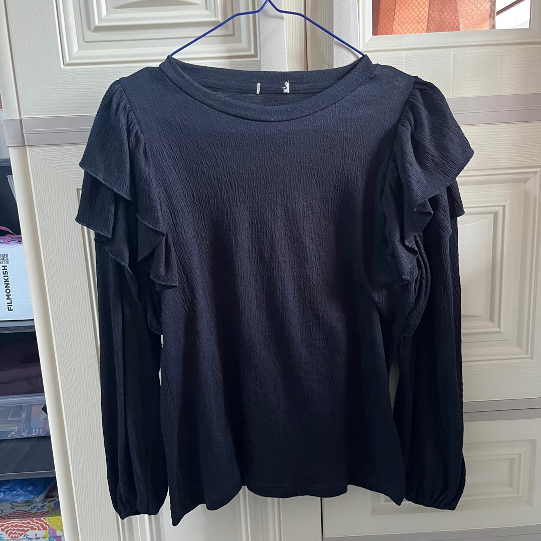Puffy Black Top on Carousell