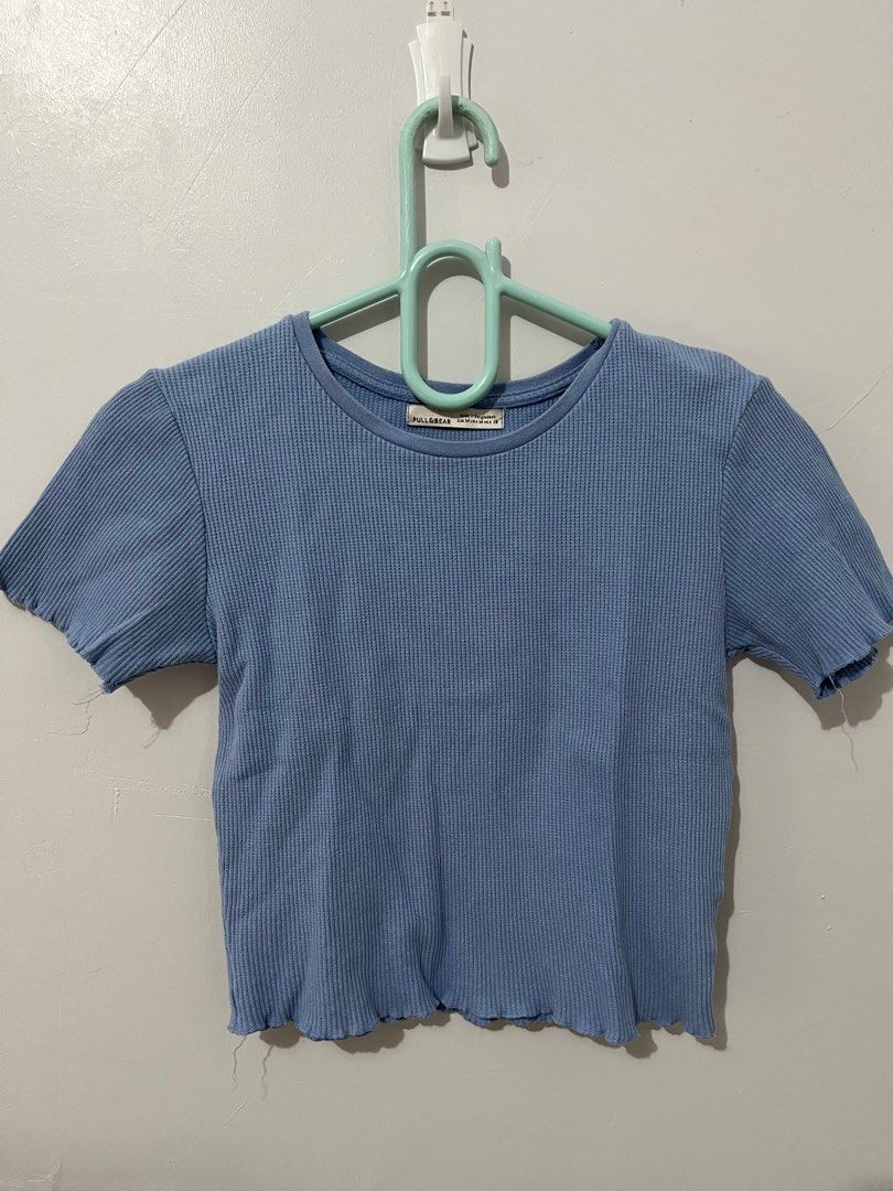 Pull and Bear Basic Top (Category: Blouses) located in Cebu City. Submitted by dianneslim (Listing ID 1239235429, Image 2). Description: M on tag.