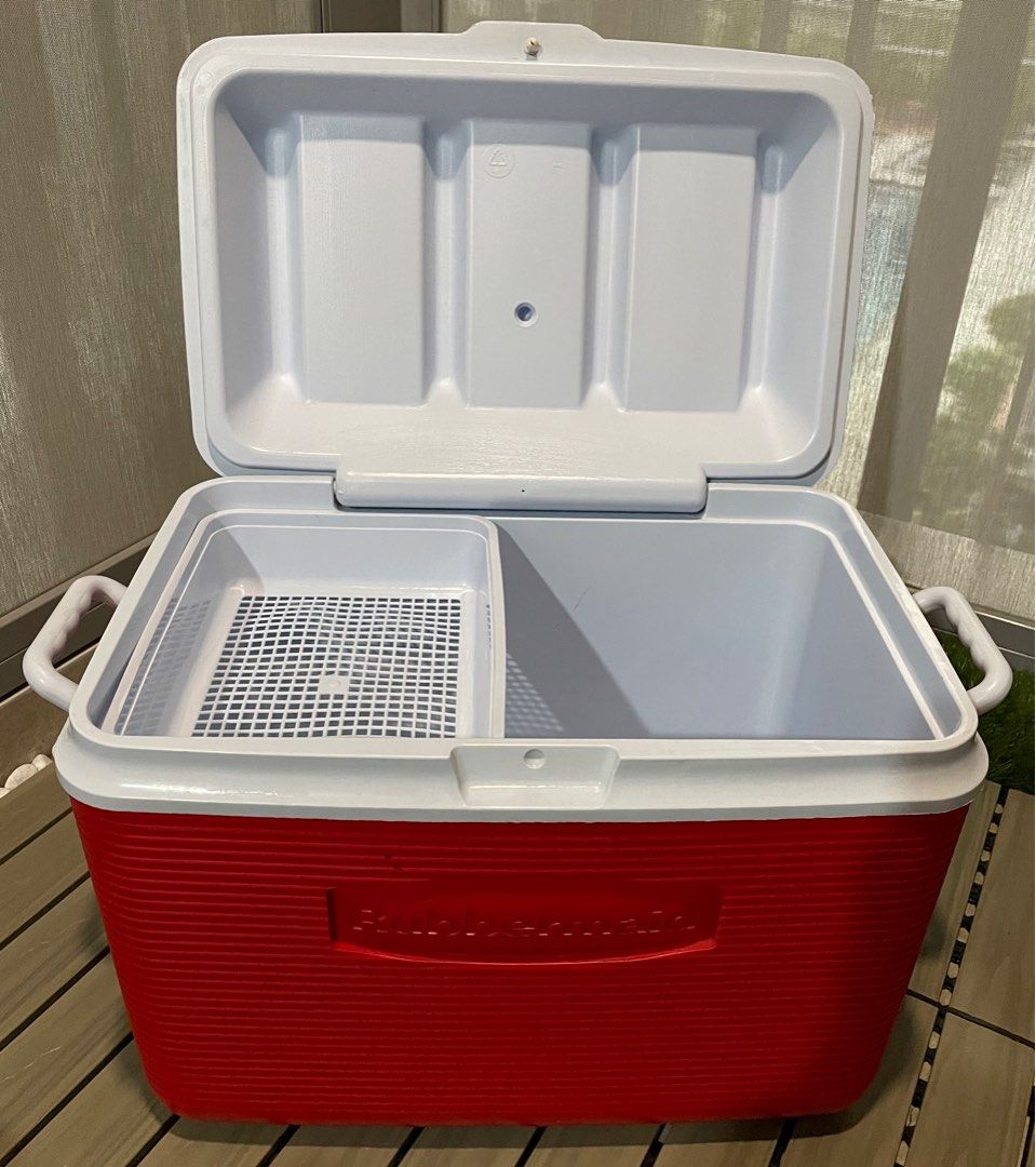 Rubbermaid cooler box, Furniture & Home Living, Home Improvement