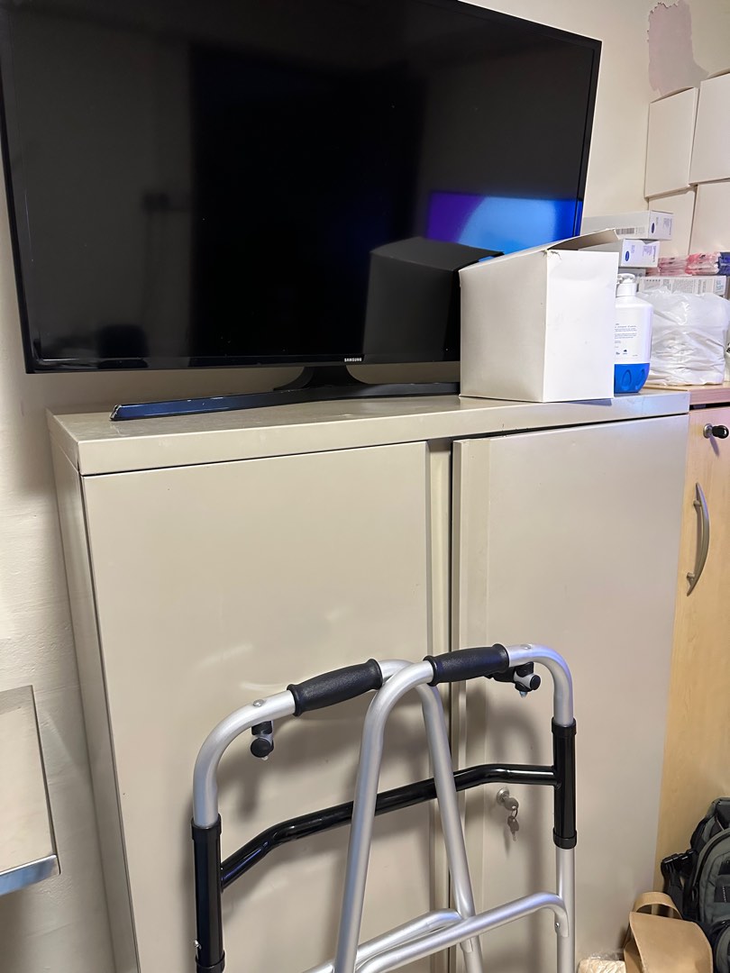 Samsung 40 inch tv, TV & Home Appliances, TV & Entertainment, TV on ...