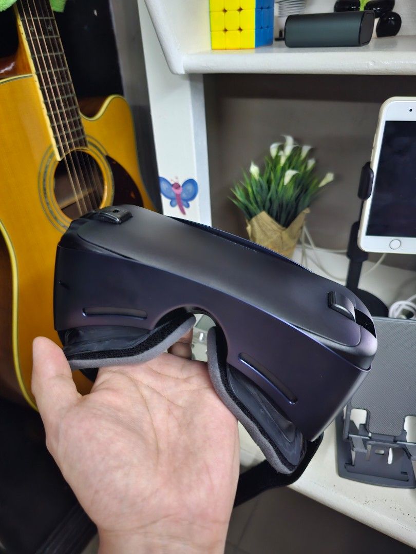 Samsung Gear VR (Category: Other Accessories) located in Pasay City. Submitted by mege21 (Listing ID 1239201270, Image 3). Description: Original Samsung Gear VR SM-R323 Blue Black 600 fixed price Note: Do a research first. Check if this is compatible with your device before buying RFS: Decluttering Payment Methods Gcash BDO bank transfer Metrobank bank transfer Location Pasay City Brgy 201 near Merville, Parañaque Available for delivery Shipping 