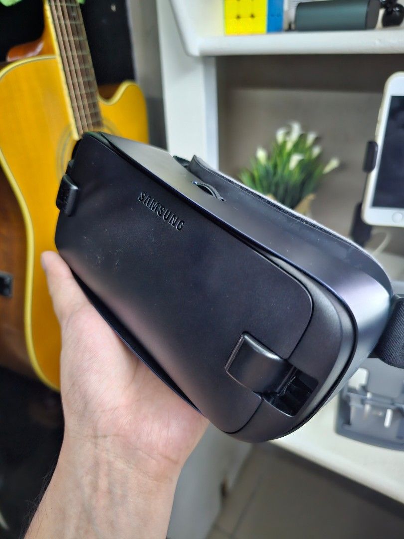 Samsung Gear VR (Category: Other Accessories) located in Pasay City. Submitted by mege21 (Listing ID 1239201270, Image 2). Description: Original Samsung Gear VR SM-R323 Blue Black 600 fixed price Note: Do a research first. Check if this is compatible with your device before buying RFS: Decluttering Payment Methods Gcash BDO bank transfer Metrobank bank transfer Location Pasay City Brgy 201 near Merville, Parañaque Available for delivery Shipping 