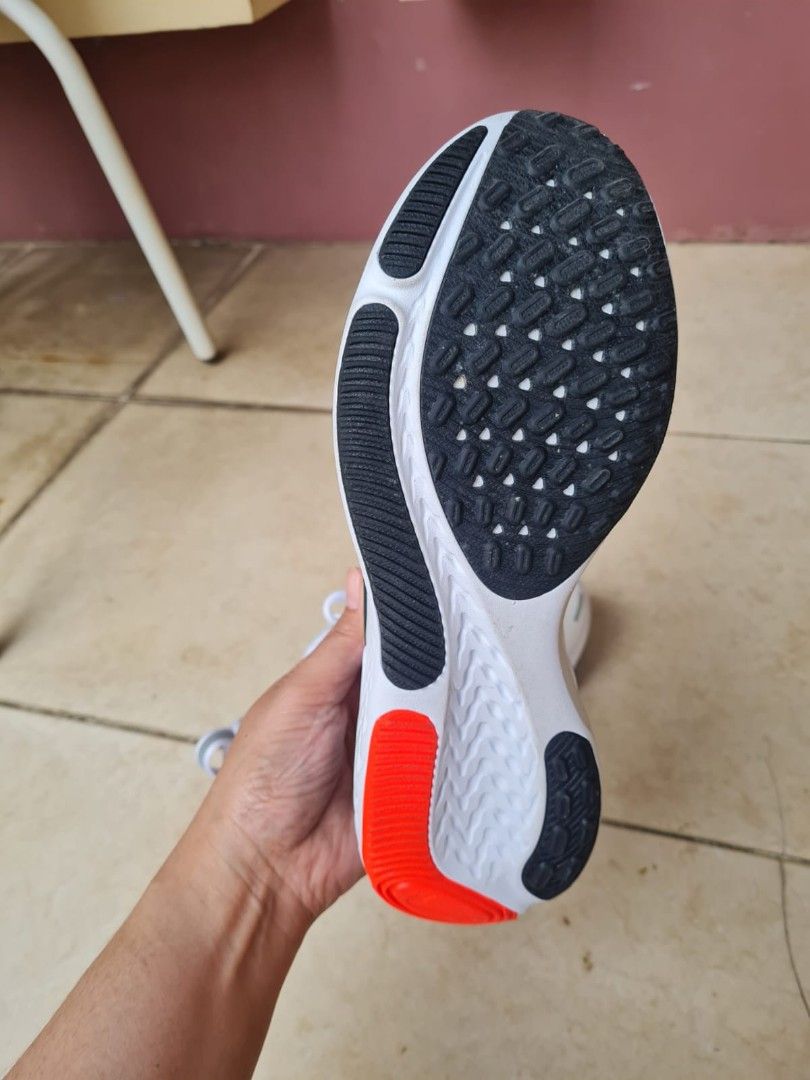 harga sepatu nike react miler
