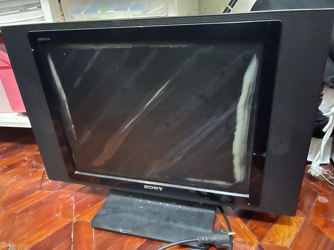 Sony LCD TV 19inch working but damaged screen (Category: TV) located in Pasig City. Submitted by mbbproperties (Listing ID 1239153727, Image 1). Description: .