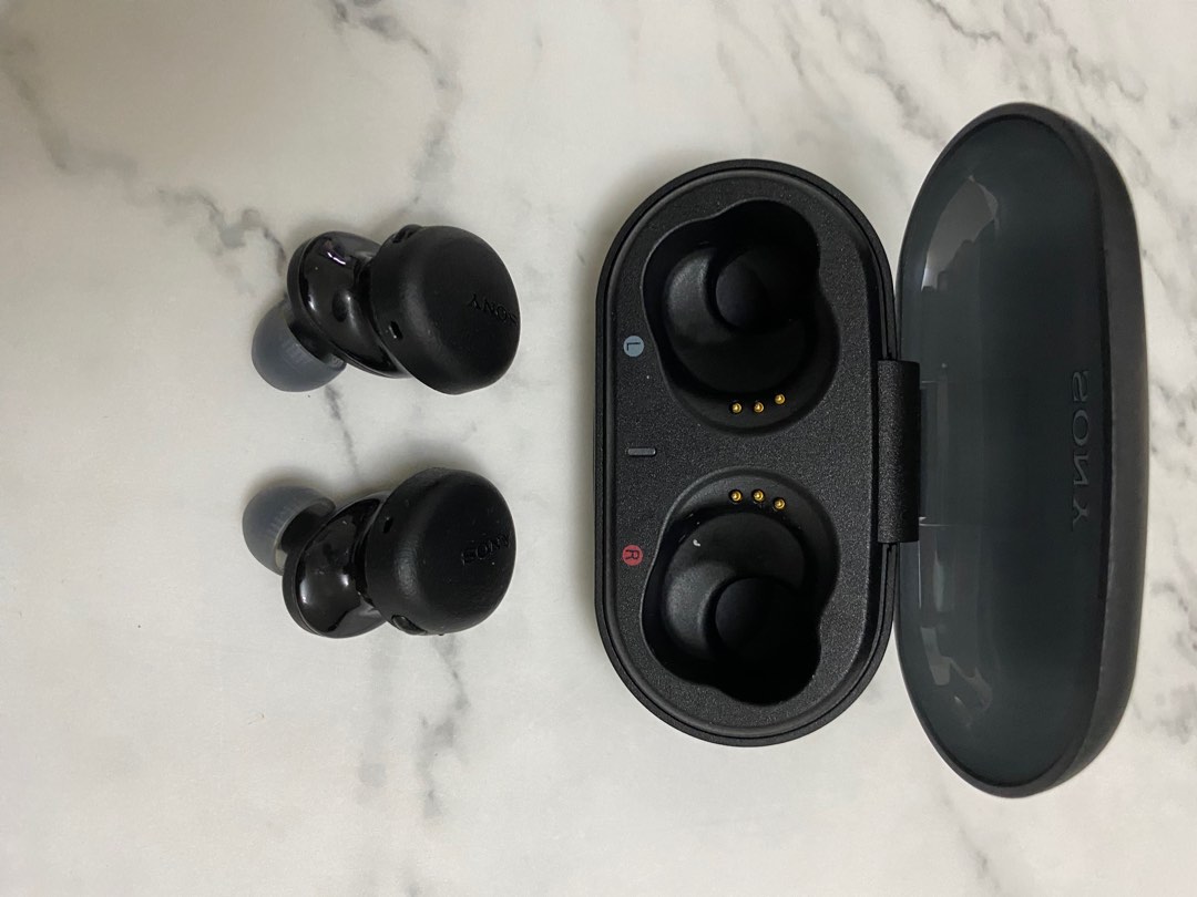 Sony xb700 best sale vs samsung buds