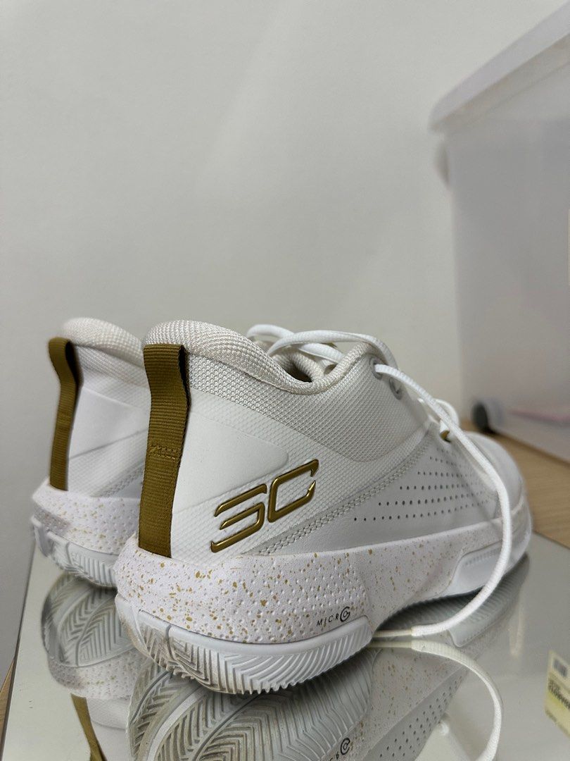 Stephen curry shoes 1 silver hotsell