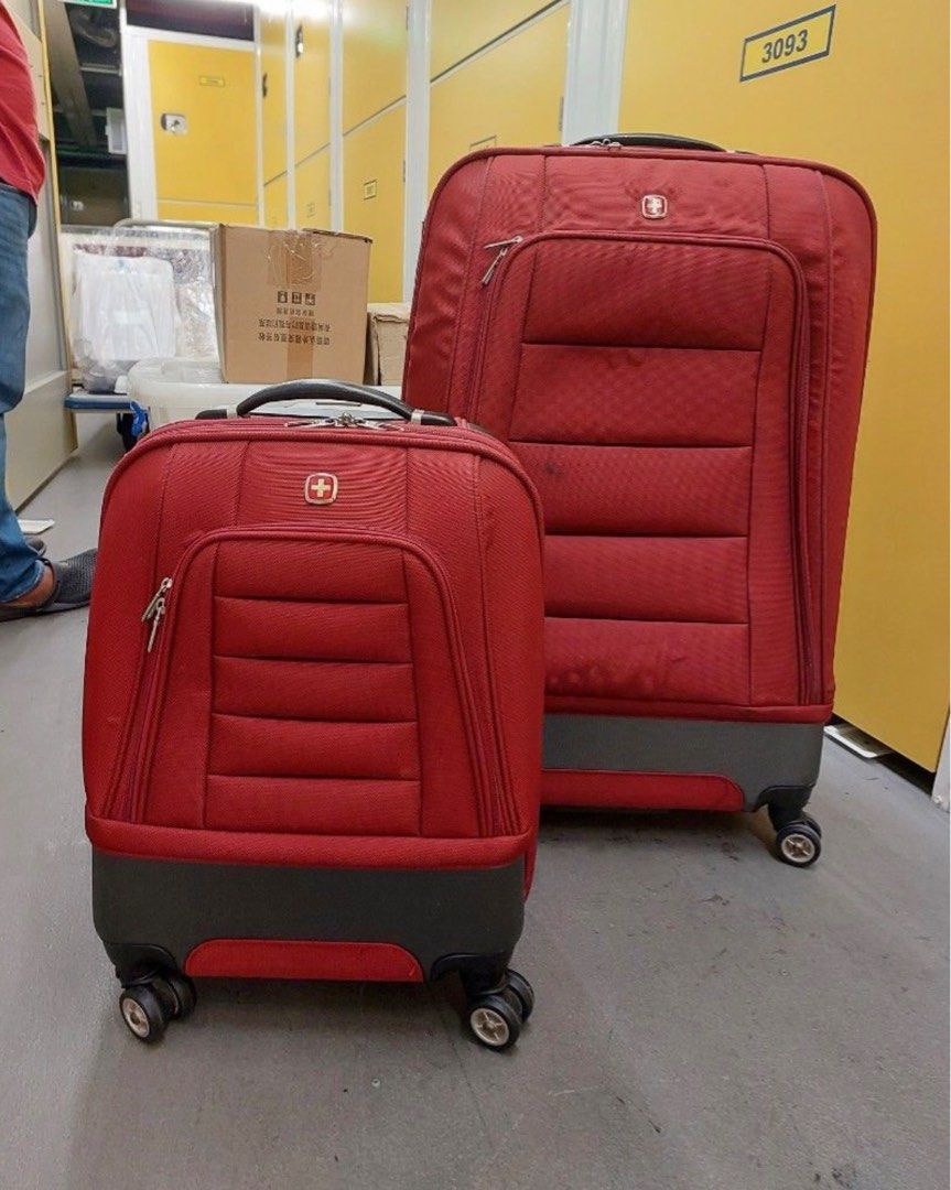 Two piece Swiss Gear Luggage Set 1pc Large And 1pc Carry on