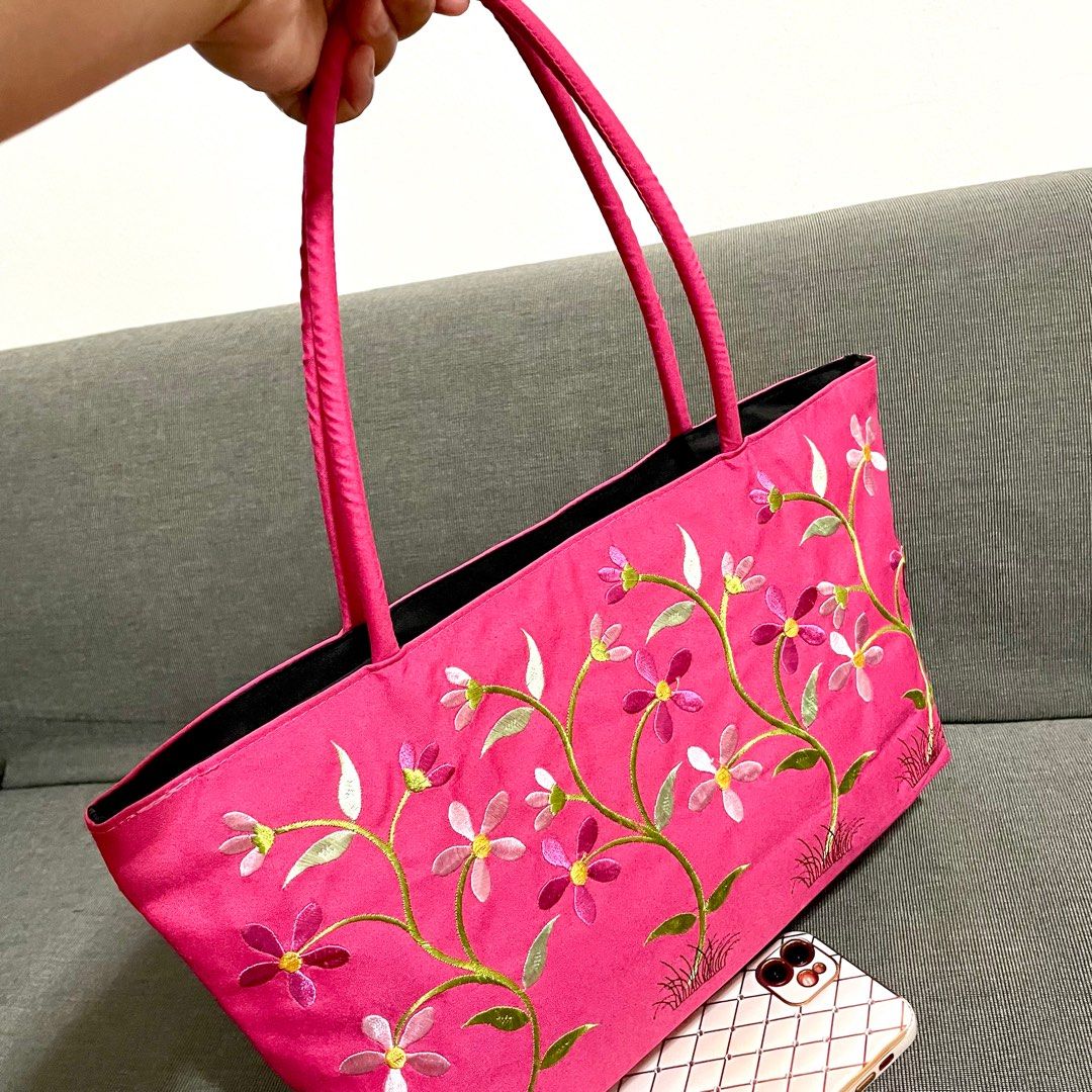 Unique tote bags shop