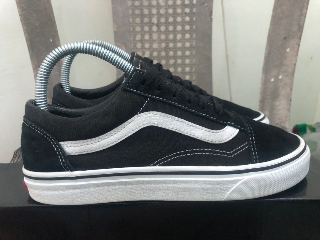 Black and white old skool vans size 5 outlet