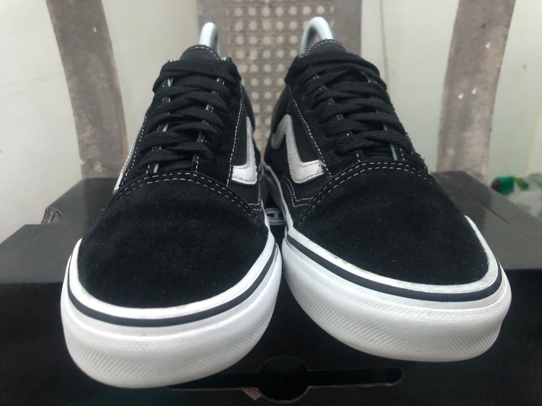 Vans Old Skool black and White Size 5 M Size 6.5 W Women s