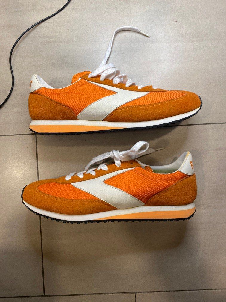 Vintage brooks sneakers top