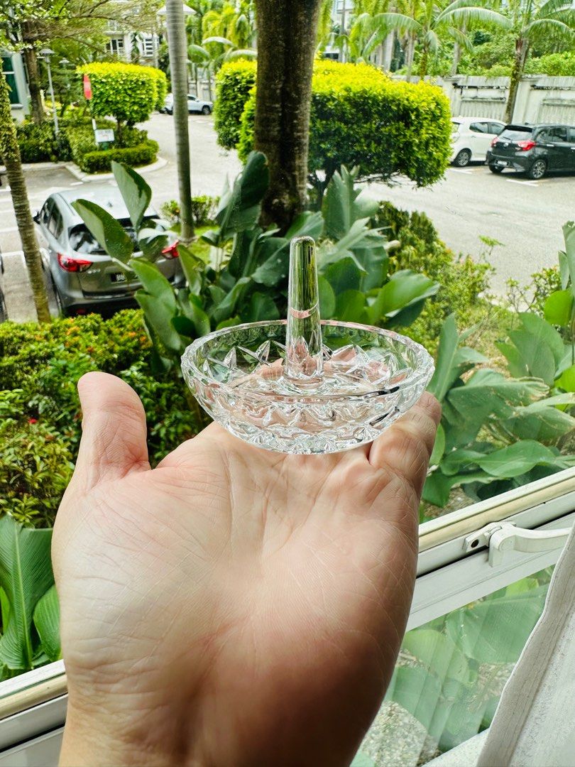 Vintage crystal outlet ring holder