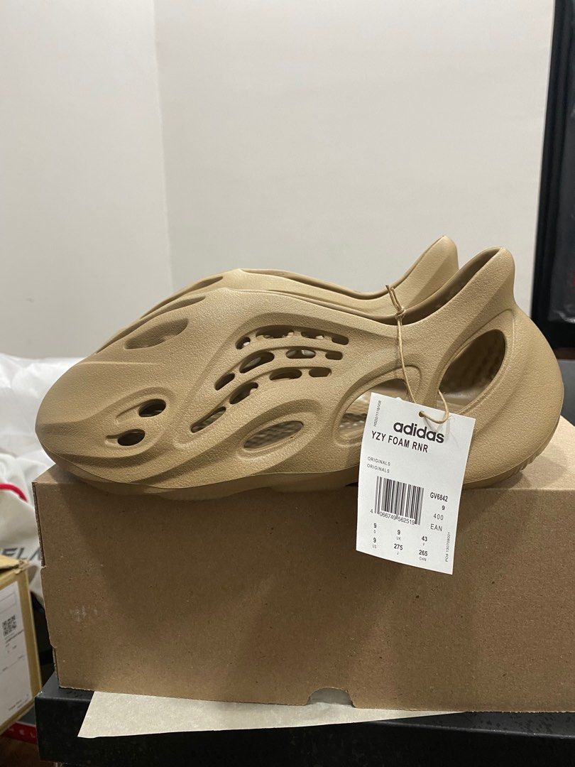 Yeezy Foam Runner Clay Taupe Size 9, Men's Fashion, Footwear, Sneakers on  Carousell
