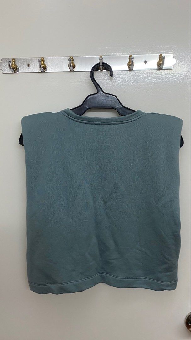 Zara Green Padded Top (Category: Sleeveless) located in Quezon City. Submitted by _daynes (Listing ID 1239303775, Image 2). Description: Never Used. Removed tag.