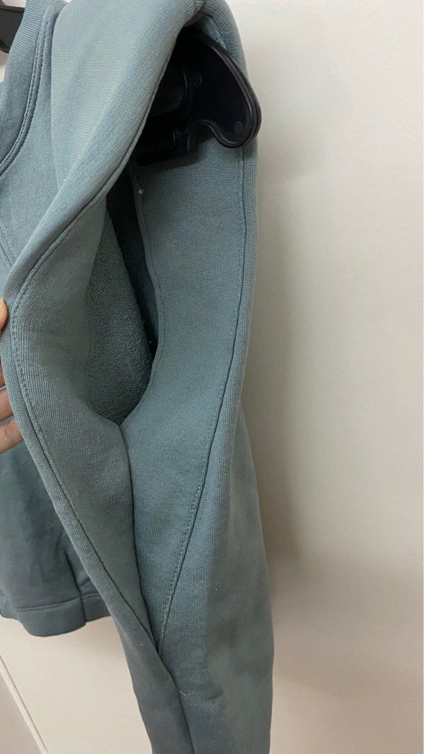 Zara Green Padded Top (Category: Sleeveless) located in Quezon City. Submitted by _daynes (Listing ID 1239303775, Image 3). Description: Never Used. Removed tag.