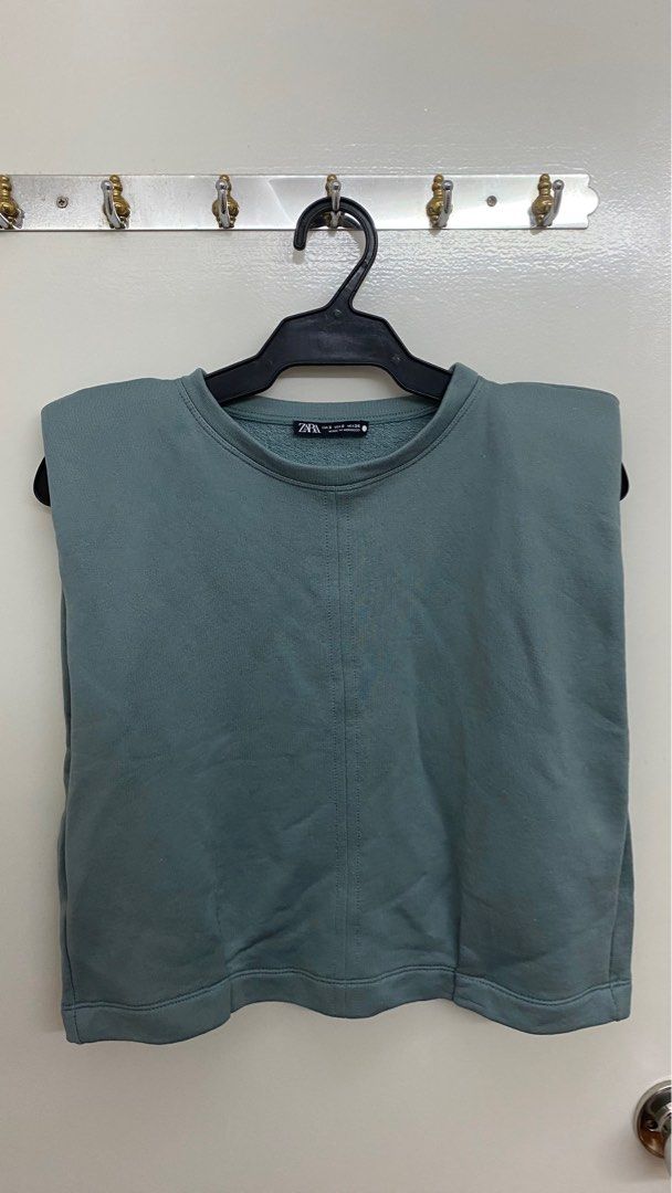 Zara Green Padded Top (Category: Sleeveless) located in Quezon City. Submitted by _daynes (Listing ID 1239303775, Image 1). Description: Never Used. Removed tag.