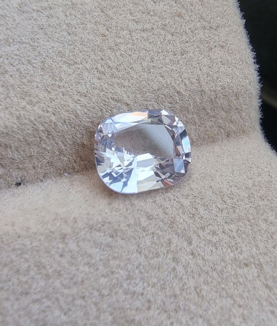 White store spinel ring