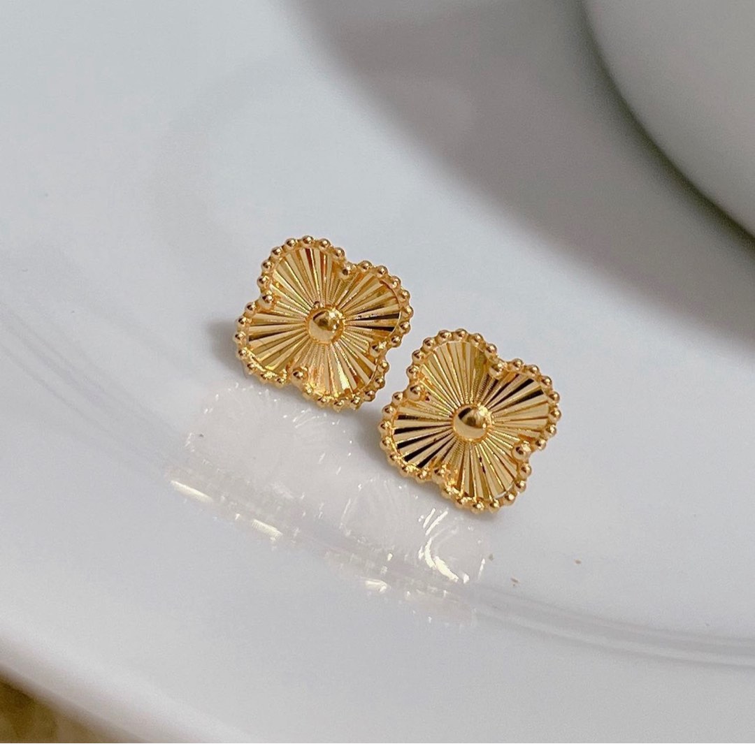 Gold earrings 18 karat sale