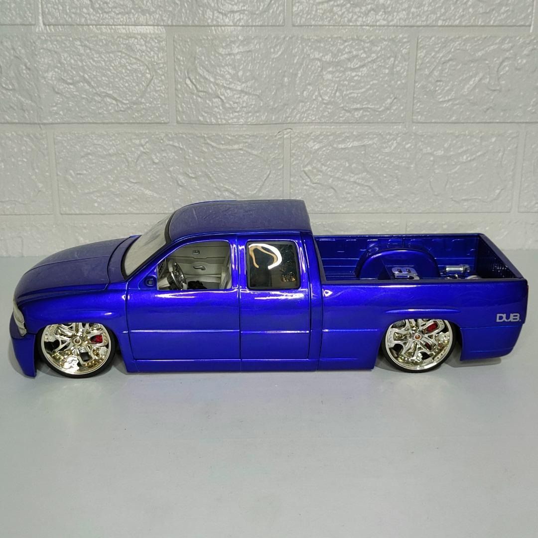 JadaTOYS DUB CITY CHEVY SILVERADO 1/18 - ミニカー