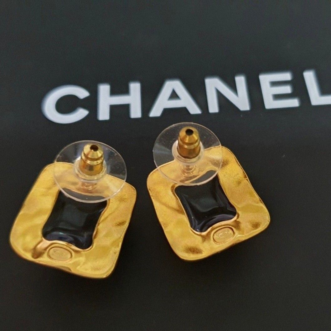 Chanel Gold Perfume Bottle Earrings – Votre Luxe
